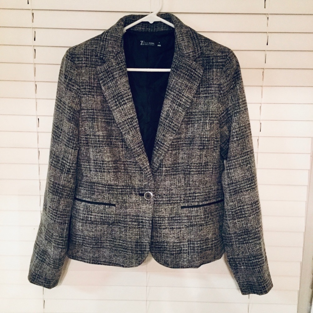 🎉Host Pick💫 NEW! 7th Avenue Suiting Collection
